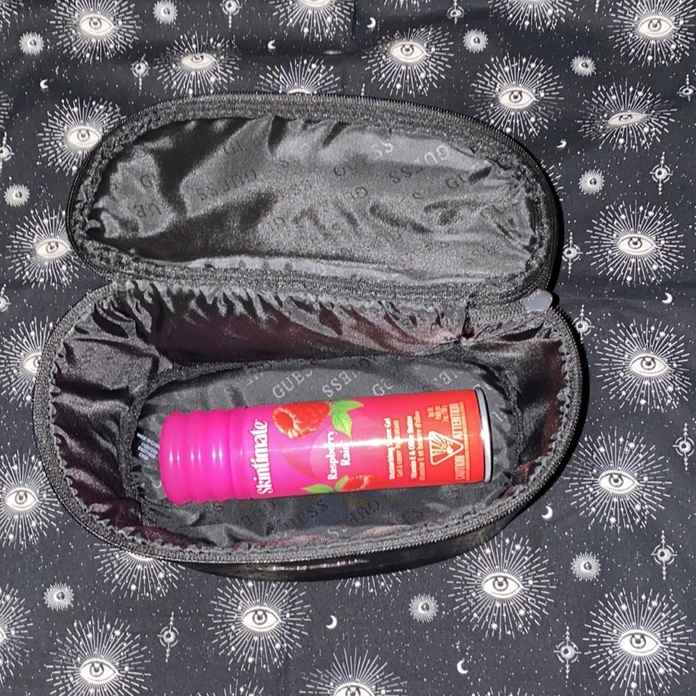 Guess Travel Bag - Picture 10 of 10